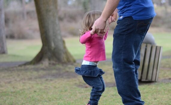 comportamento dei genitori in caso di enuresi dei figli